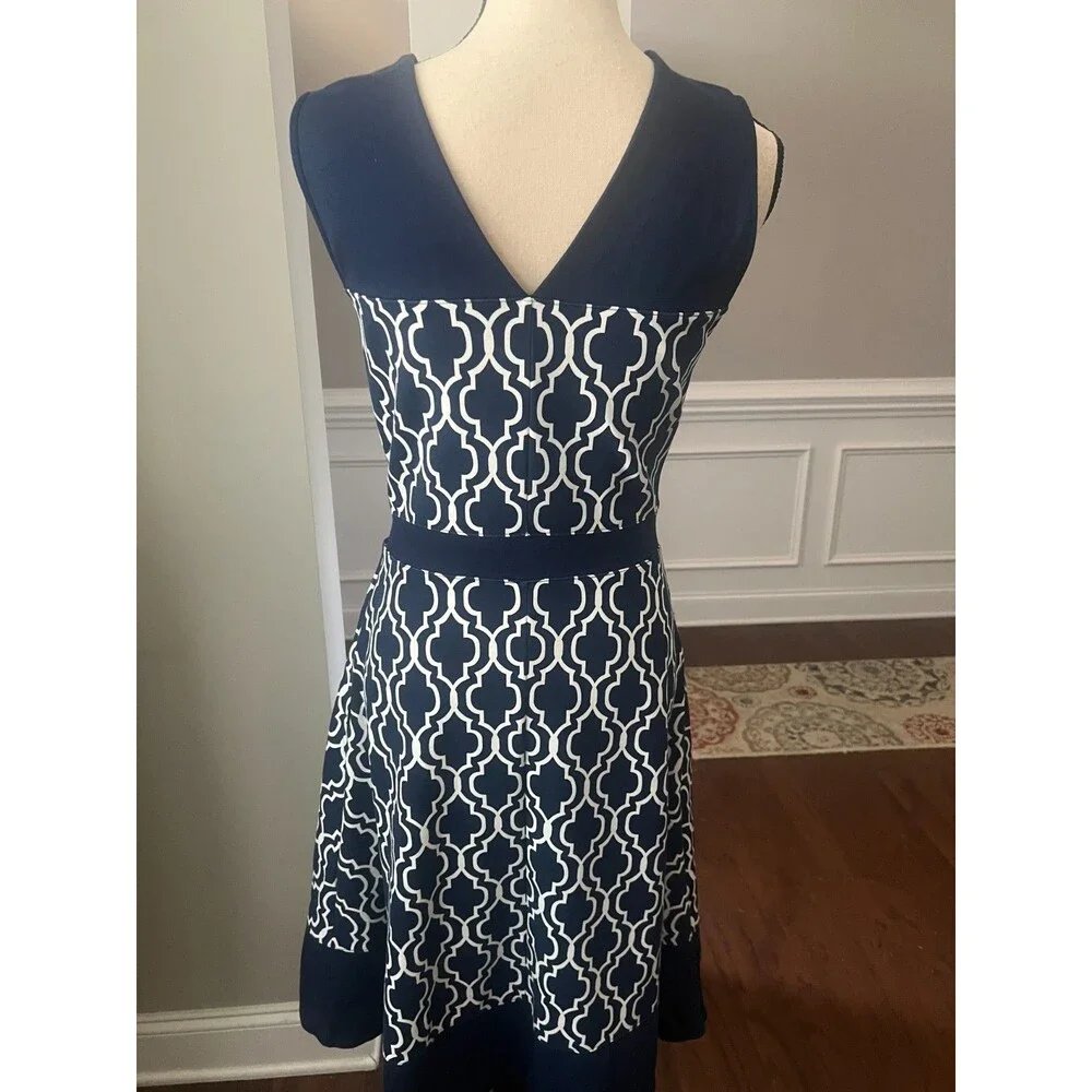 Women's Lands End Sleeveless Fit and Flare Blue White Geometric Knit Dress Sz 6